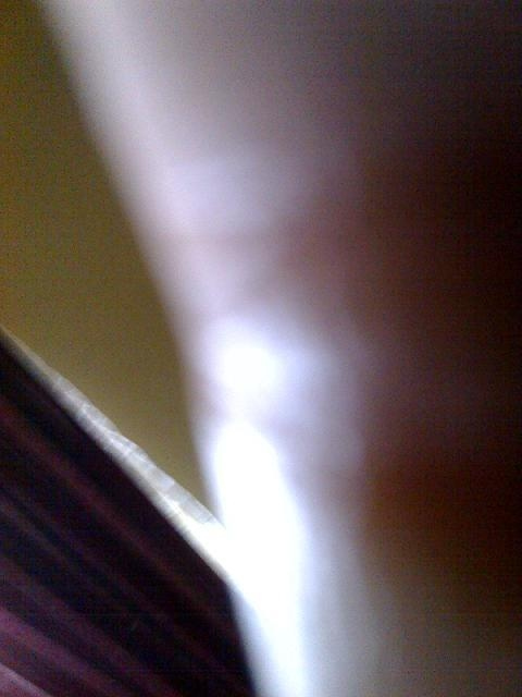 la foro paranormale con una sagoma di luce ed un profilo